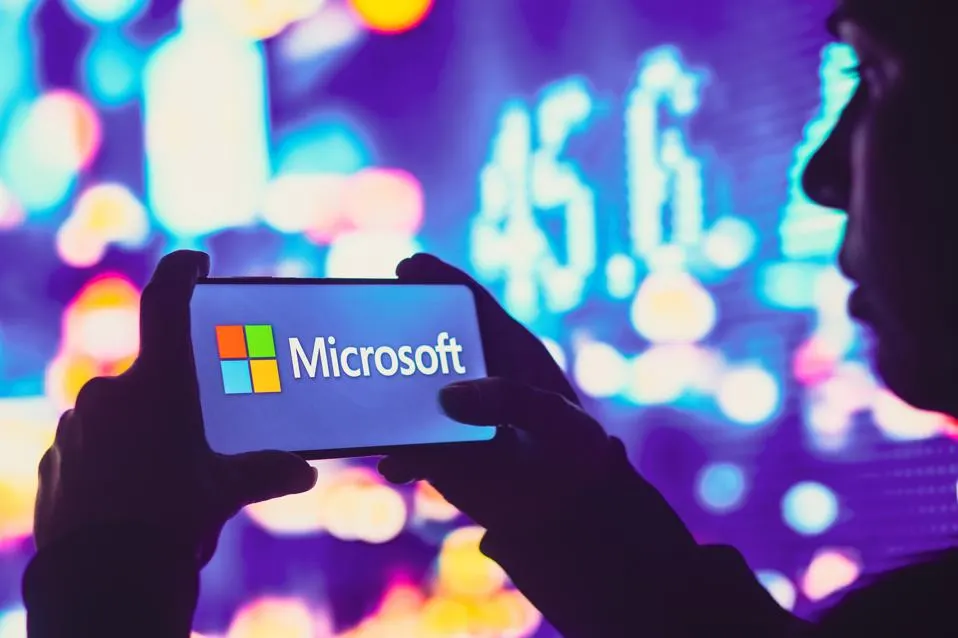 لماذا تستثمر في سهم شركة Microsoft Corp الأمريكي؟